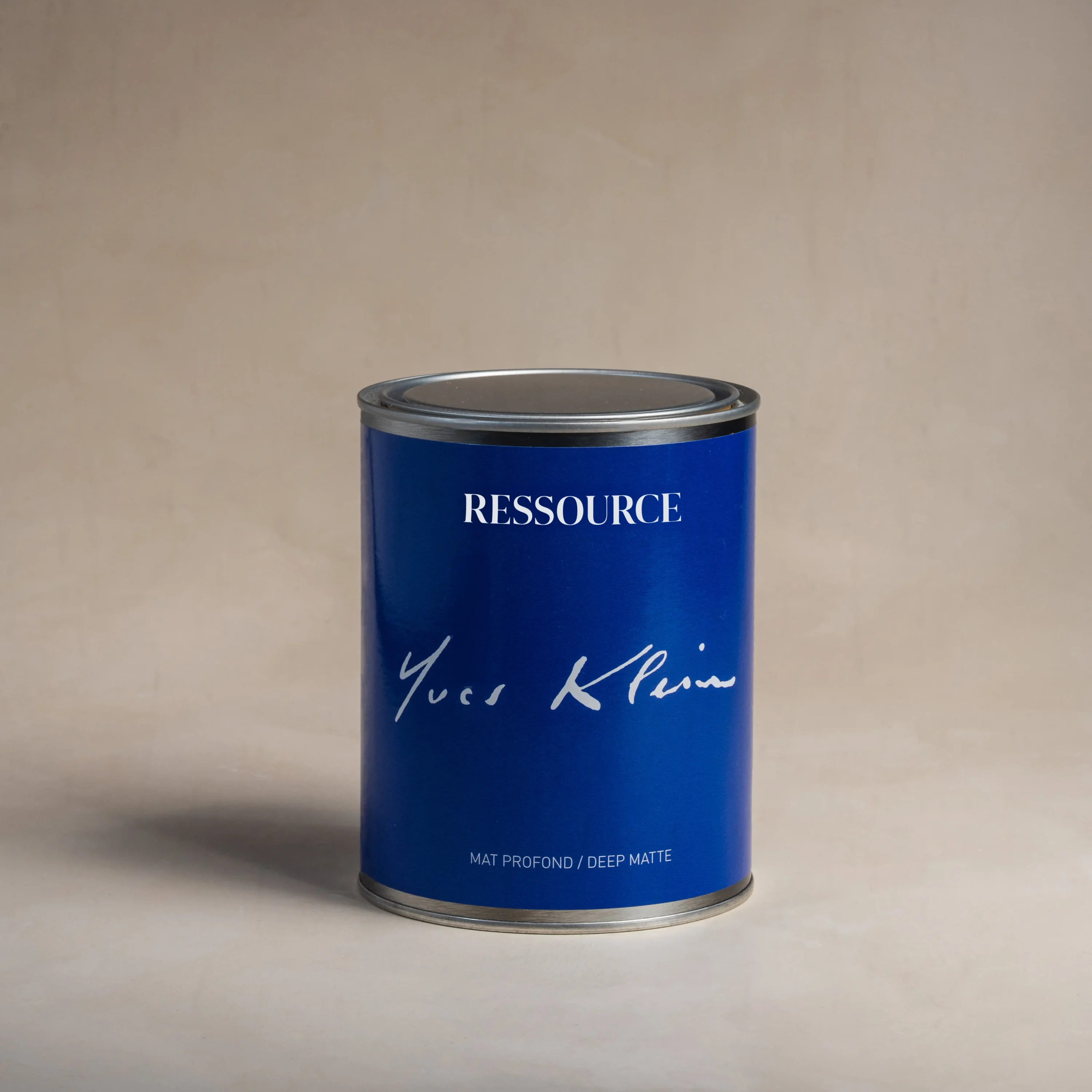 Peinture bleue Yves Klein