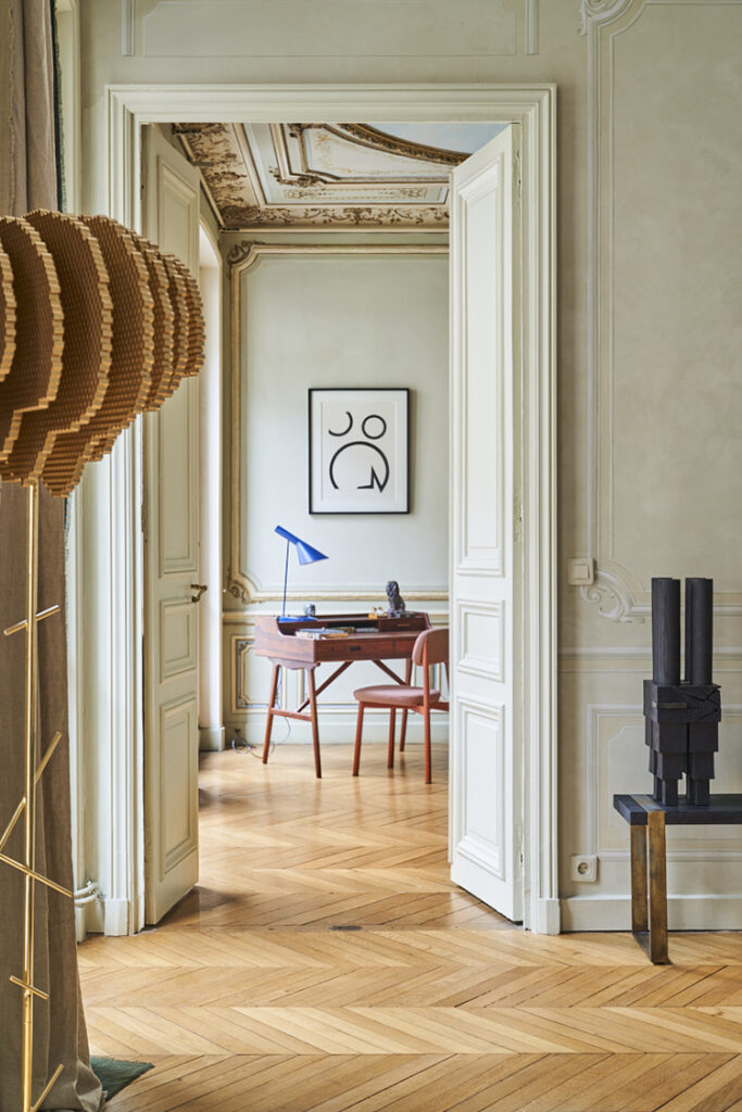 projet de décoration d'un appartement haussmannien equilibre-et-harmonie par l'agence perene avec les peintures ressource