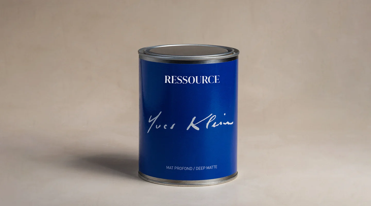 Peinture bleue Yves Klein