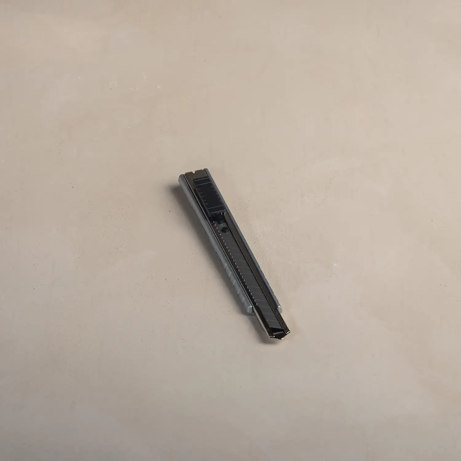 Cutter métallique 9mm